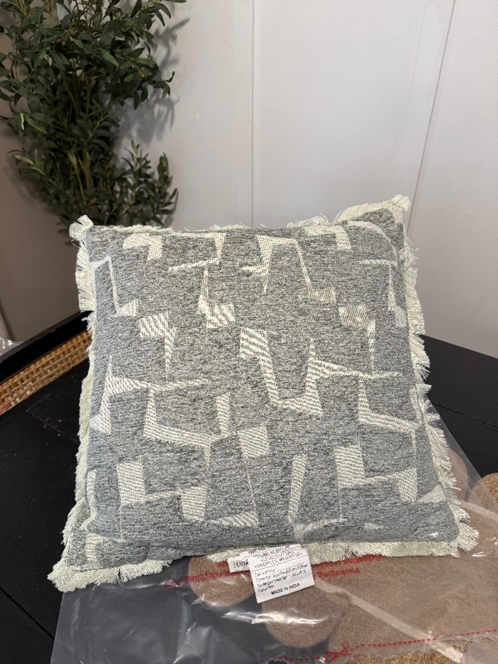 Threshold pillow
